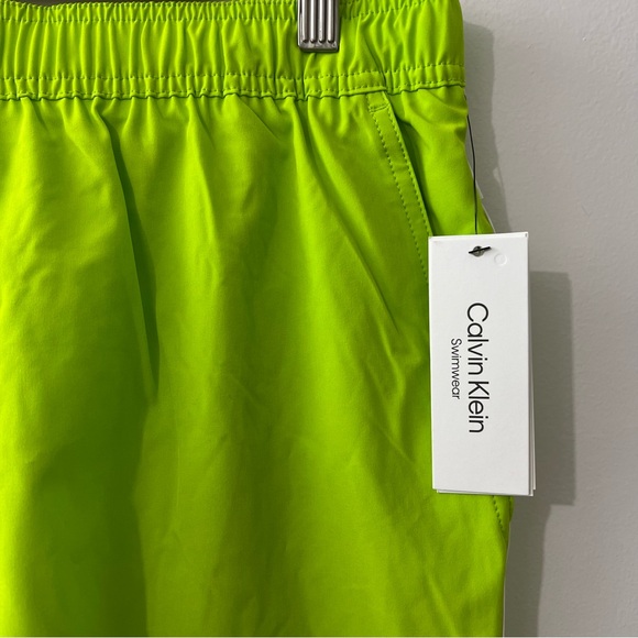 Calvin Klein Men’s Swimwear NWT Neon Green UPF 40 Lined Trunk Shorts - Picture 3 of 11